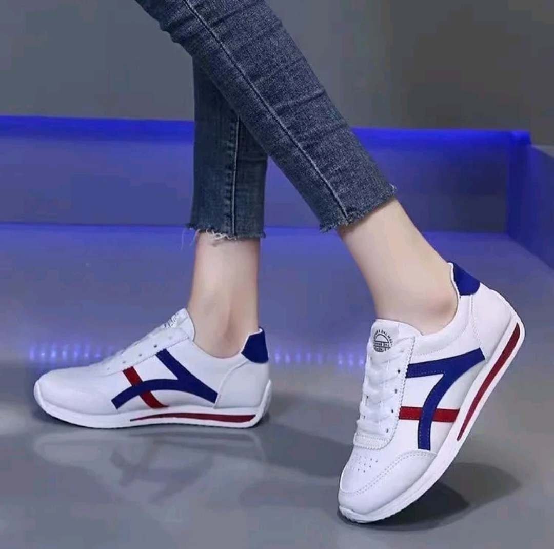 Women's Small White Sneakers Thick Soled Shoes